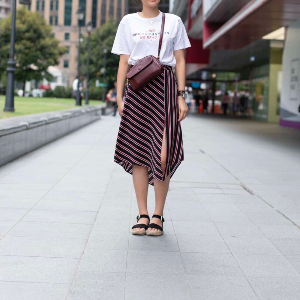 H&M Women Red White Striped Asymetrical Elastic Band MIDI Skirt